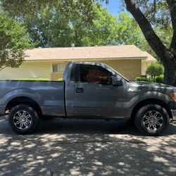 I am selling Ford f150 XL 2013 automatic, excellent condition, foolproof, miles 183,000 clean title in my name, traca for work $10,000 more informatio