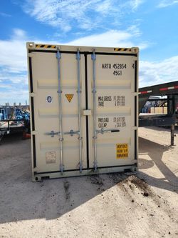 Moving? Need Storage? Shipping Containers are the solution! 🤩 Message for a FREE quote!