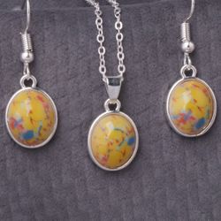 Oval Pendant Necklace & Drop Earrings