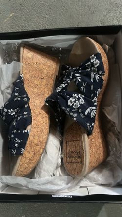 New women’s sandals size 7.5. Pick need gone ASAP