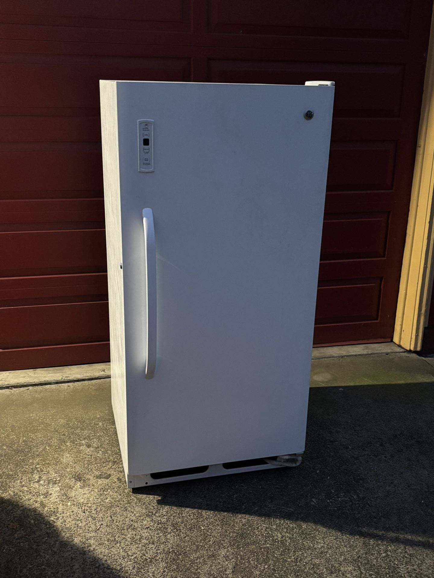GE 13 cu ft Upright Freezer- FREE Not Working