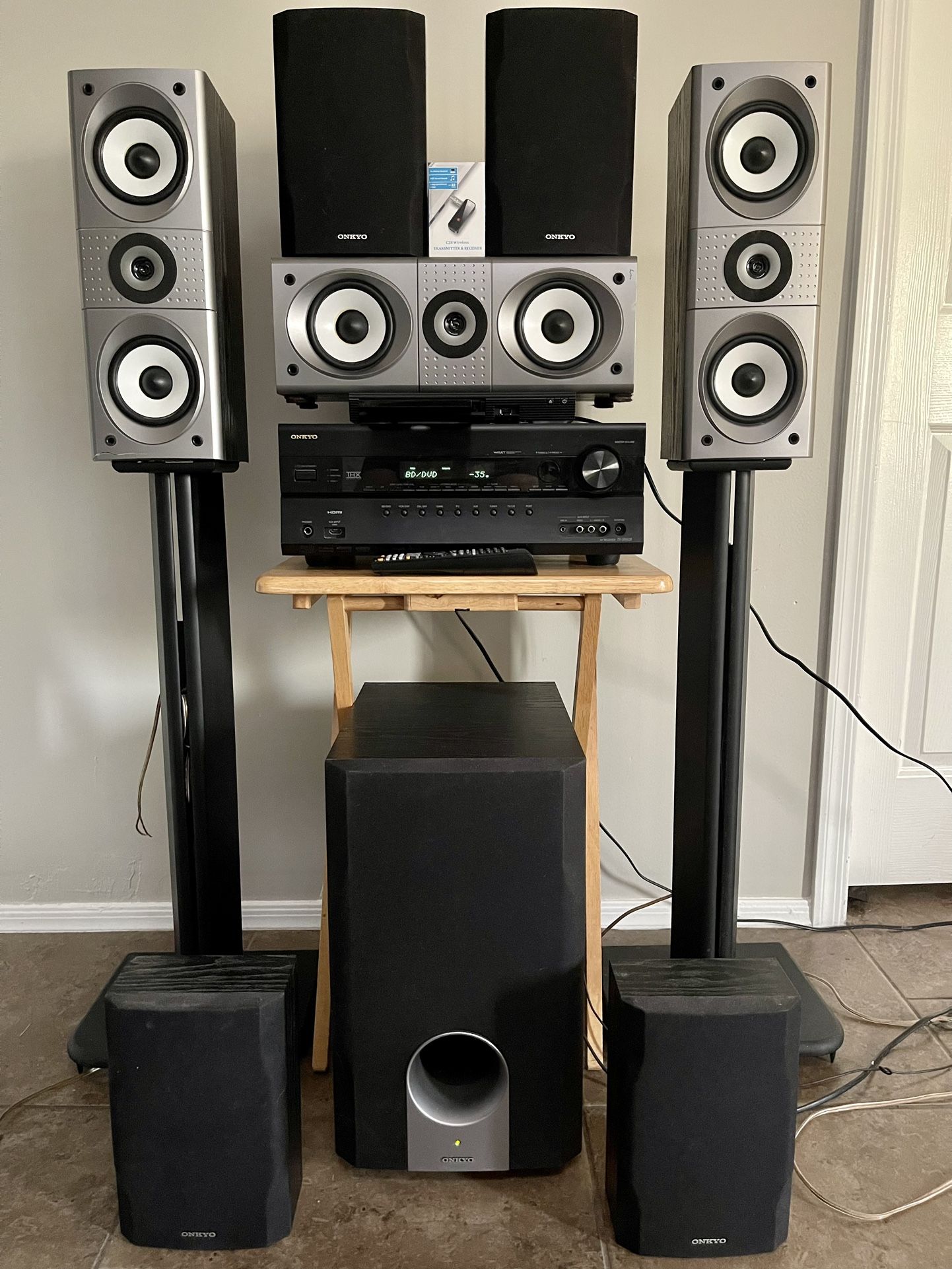 Onkyo TXSR608 Complete 7.2 Channel Home theater set 3Dready ARC HDMI