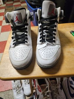 Sneakers size 14