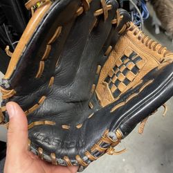 Easton Baseball glove size 12 right Handed