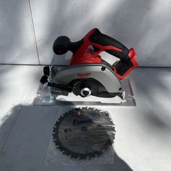 Milwaukee M18 18V Lithium-Ion Cordless 6-1/2 in. Circular Saw (Tool-Only)