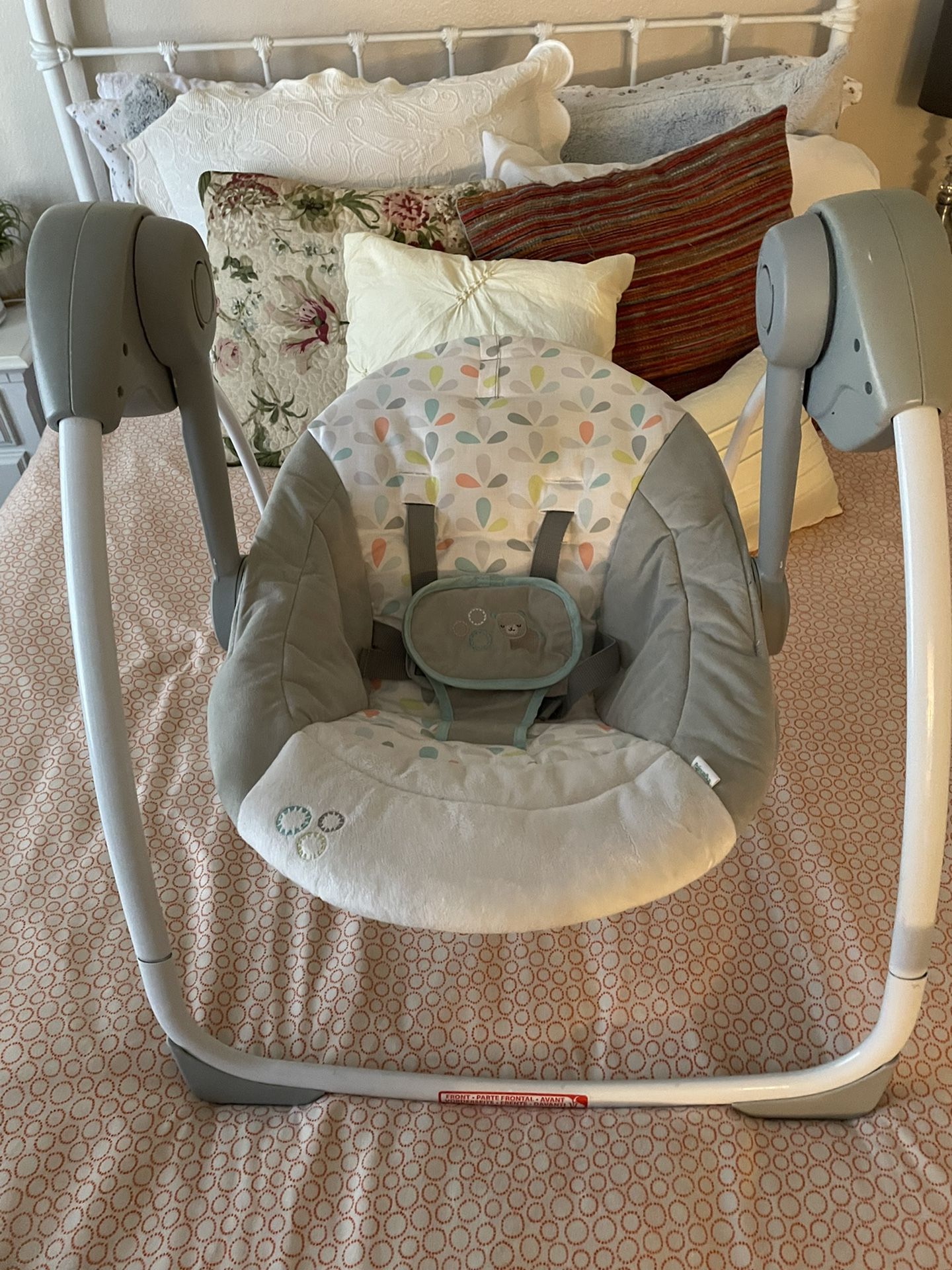 Ingenuity Comfort 2 Go Compact Portable 6-Speed Cushioned Baby Swing with Music