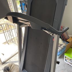 Weslo Cadence WLTL29615 G5.9i Folding Treadmill for Sale in Arcadia CA OfferUp