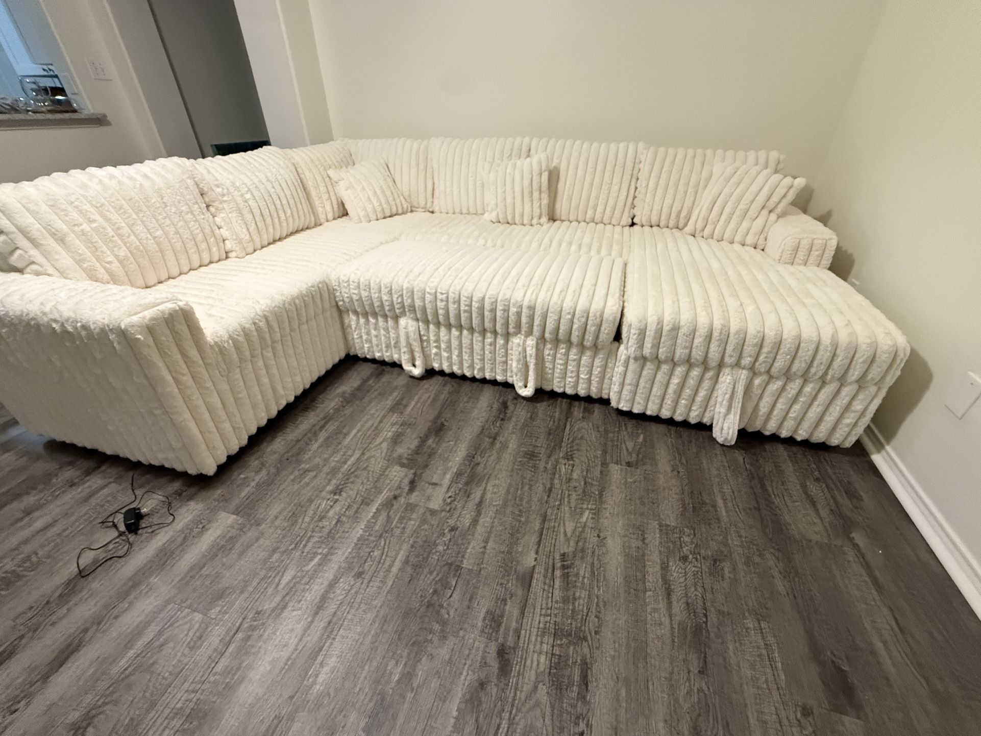 Creme Sectional W Sleeper Sofa And Storage USB Ports