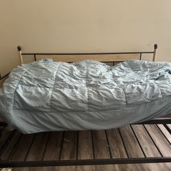 Daybed With Roll Out Extra Frame Below