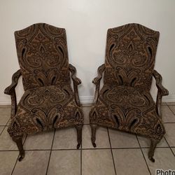 SET OF 2 VINTAGE FURNITURE PIECES WITH UPHOLSTERED ARMCHAIRS WITH FRONT WHEELS IN A PAISLEY PATTERN