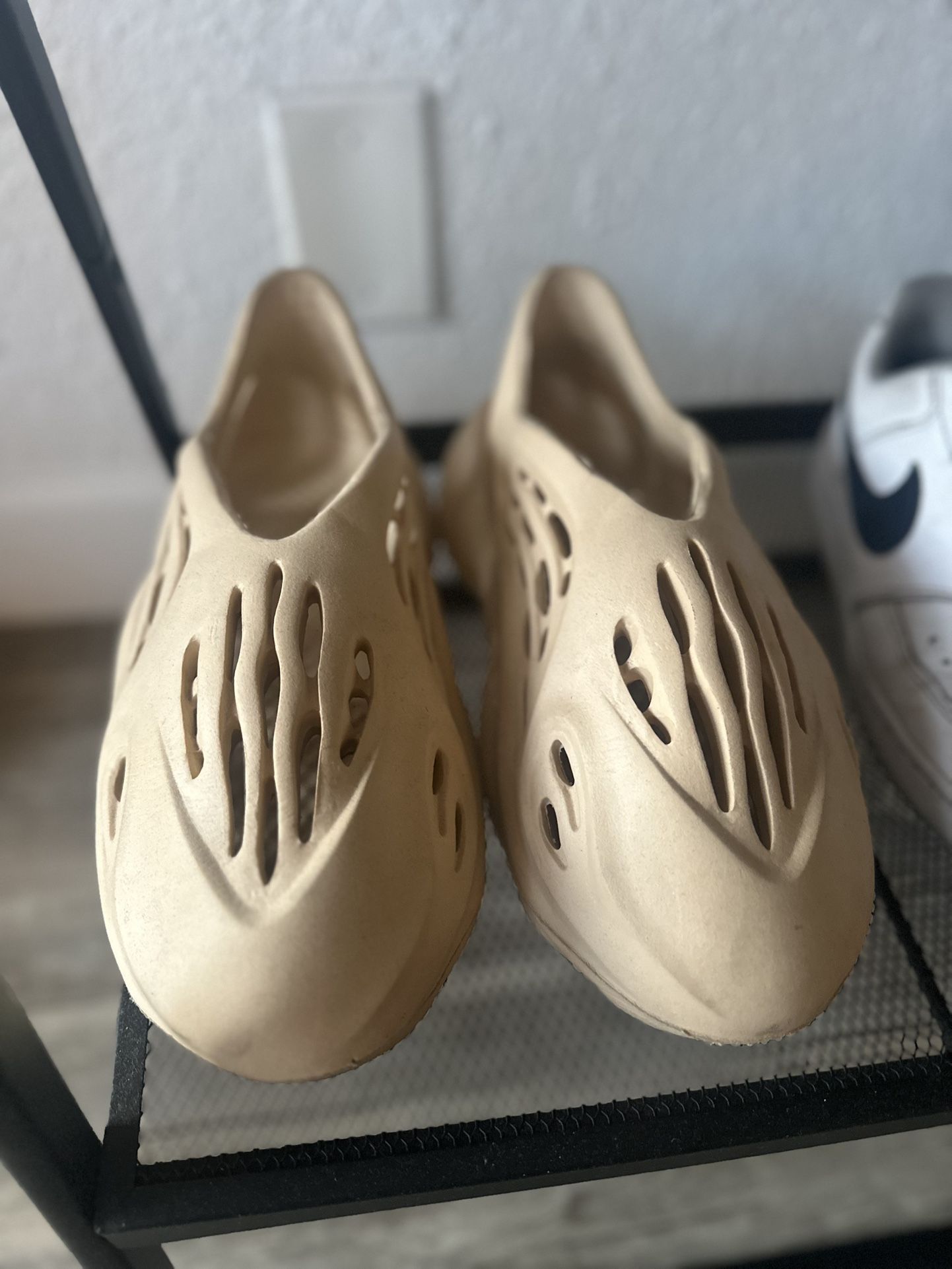 Street style: Foam Runners Shoes (9-10)