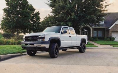 2006 Chevrolet Silverado 2500 LS extended cab 4x4 white chevy