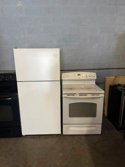 SET WHITE REFRIGERATOR FRIDGE HELADERA AND STOVE  REFRIGERADOR GOOD CONDITION WORKING PROPERLY Warranty 4 Months DELIVERY  SERVICES