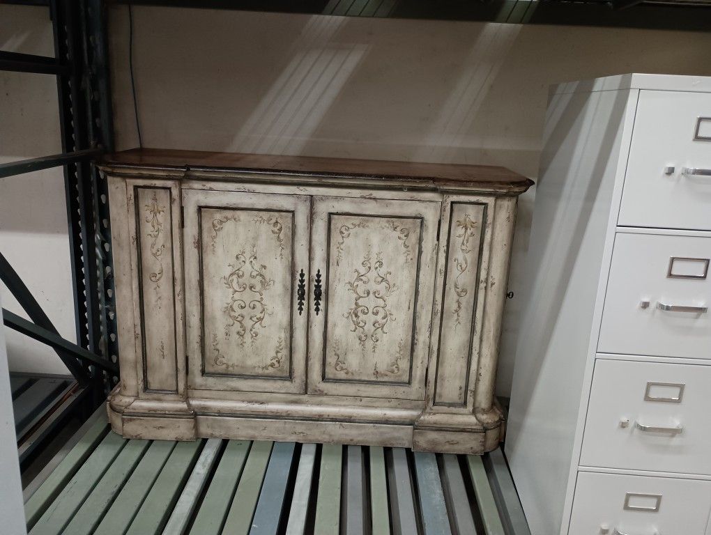 Cabinet/Dresser