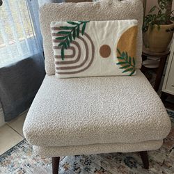 Armless accent chair