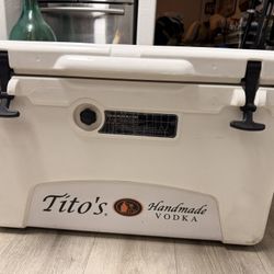 Titos Limited Special Addition Cooler 45