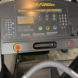 Life Fitness Treadmill 