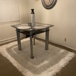 Dinning Room Table And Chairs 