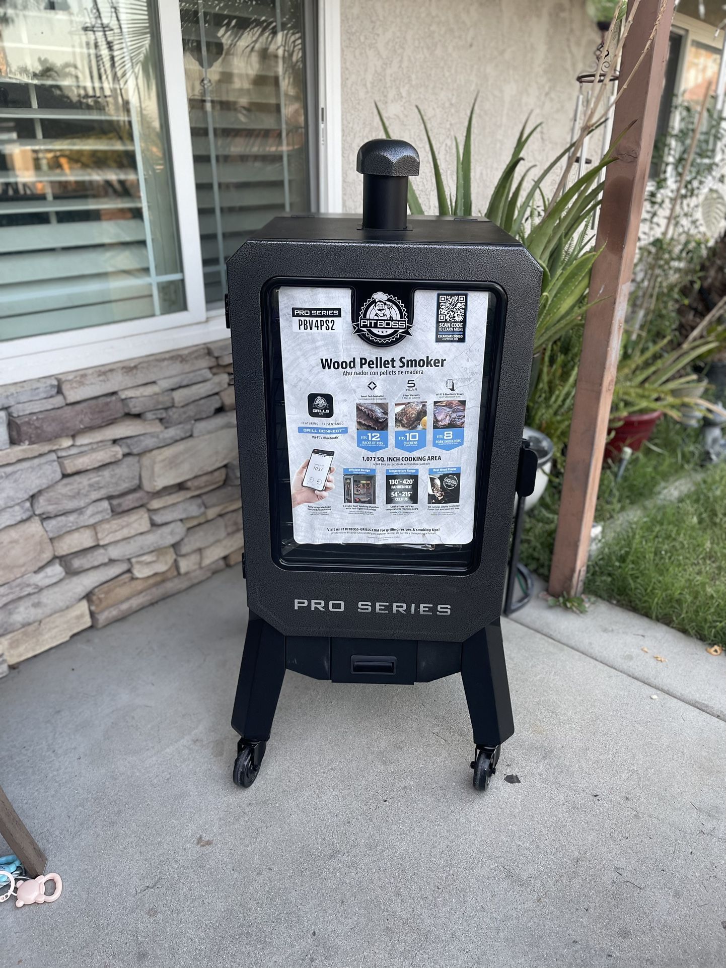 Pit Boss Pro Series 1077-Sq in Black Sand Pellet Smoker