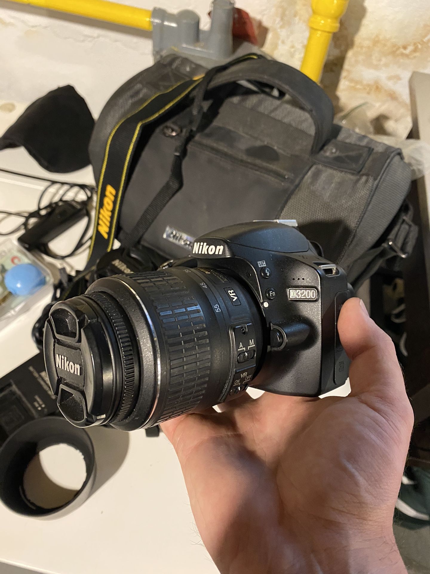 Nikon D3200 + Extras 