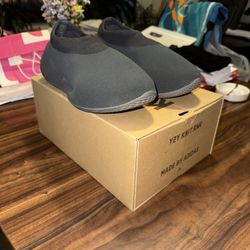 yeezy knit runners 