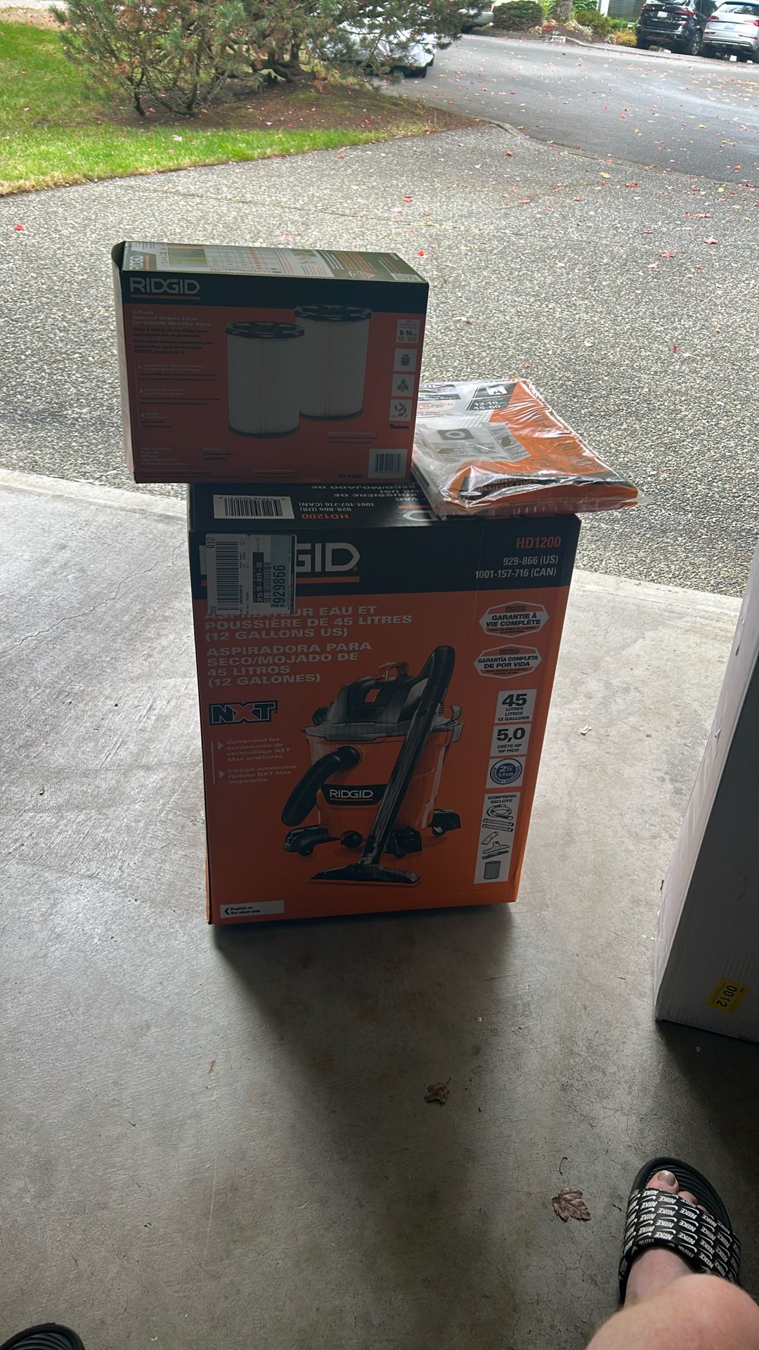 Ridgid 12 Gallon Wet/dry Vaccum Plus 2 Filters & 2 Bags