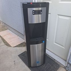 Excellent Condition Water Dispenser 