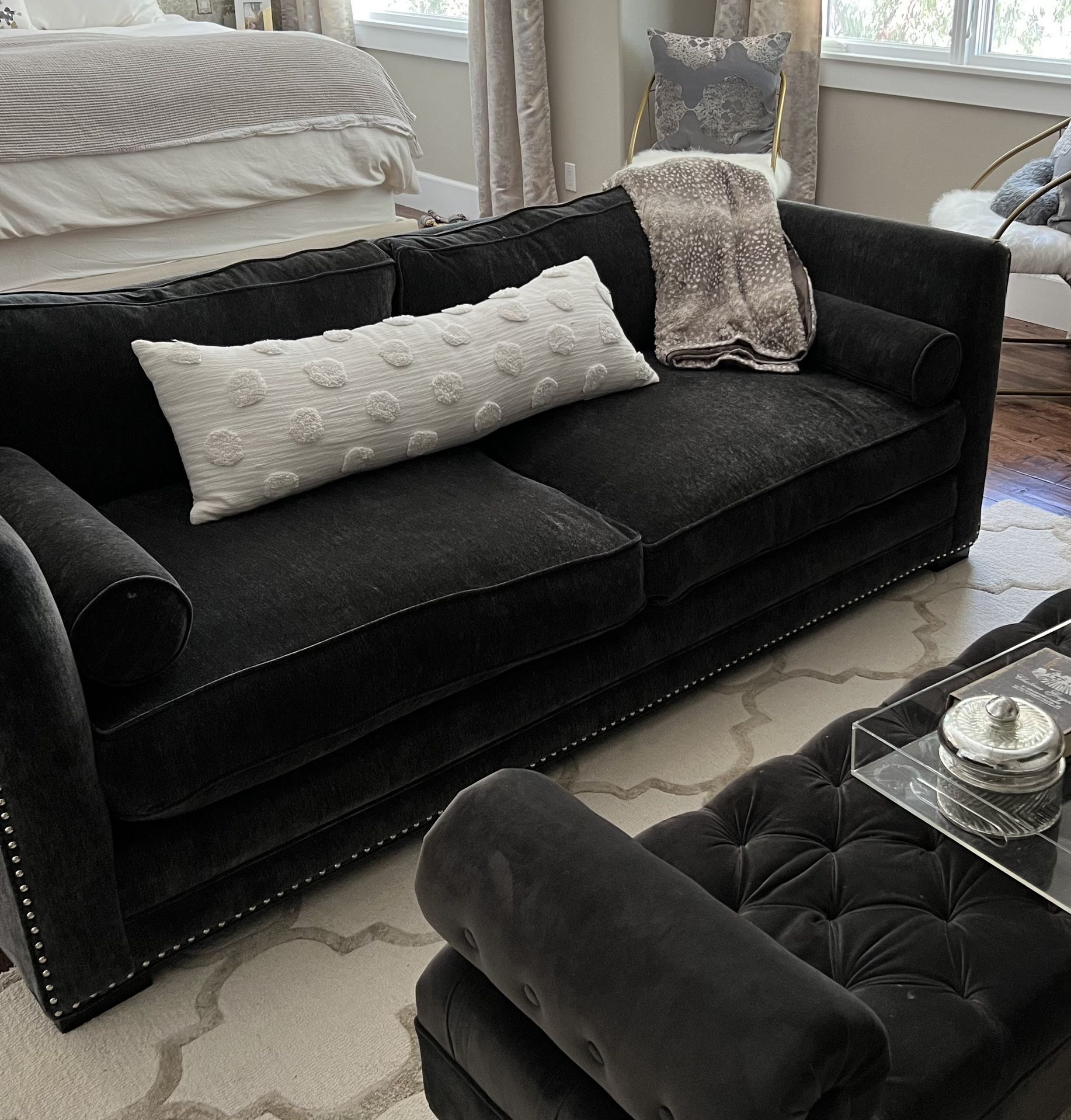 Almost New High Quality Love Seat With Beading