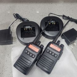 Lot of 2 MOTOROLA VX-454 UHF 5W 512CH Two Way Radios
