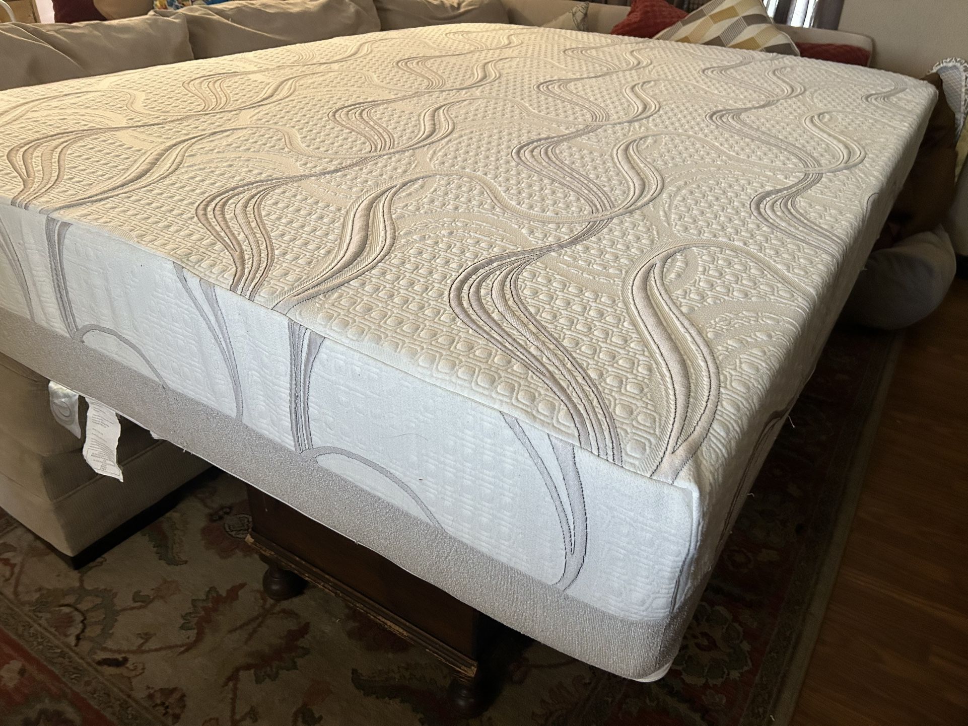 QUEEN MATTRESS ONLY