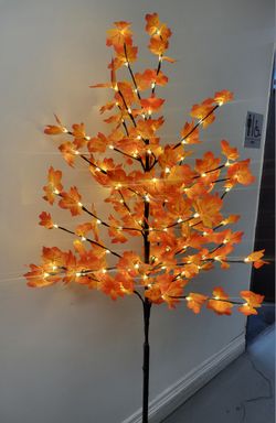 6ft Lighted Maple Tree