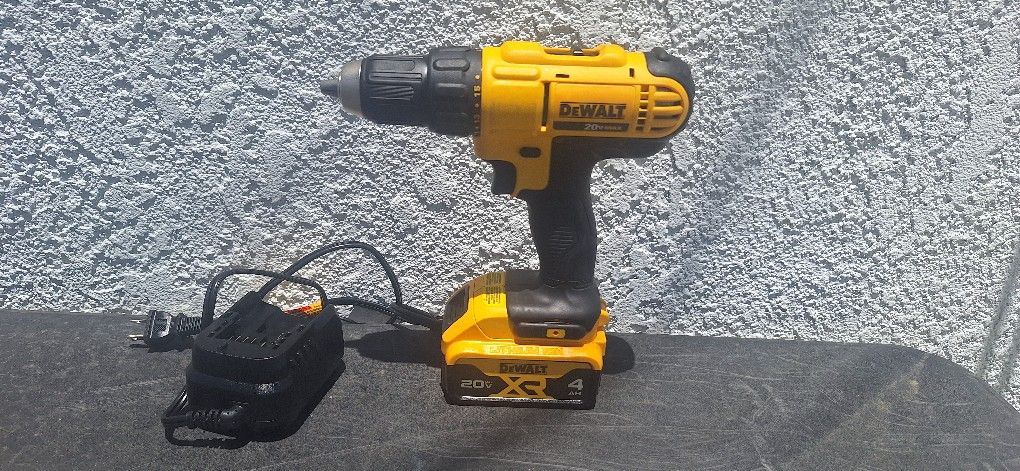 Drill Driver Dewalt Battery 4ah And Charger 