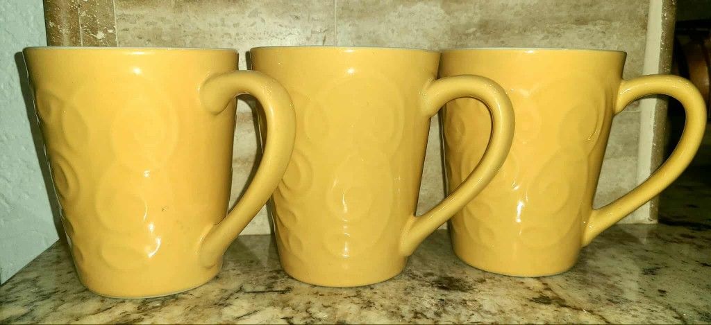 Vintage 1970-80s Weir In Your Kitchen Fennel Ceramic Coffee Mugs With Embossed Design

