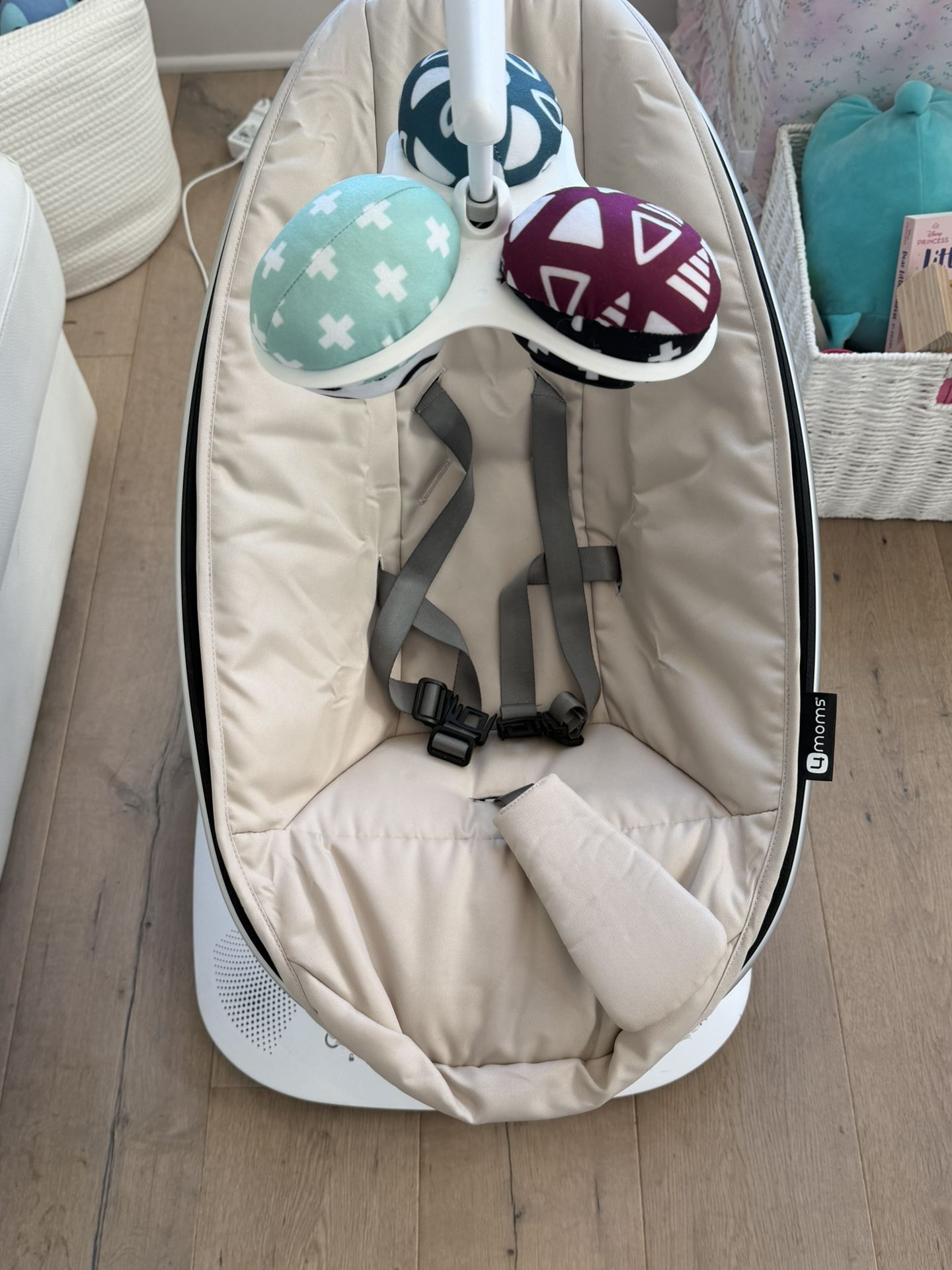 4moms MamaRoo Multi-Motion Baby Swing 