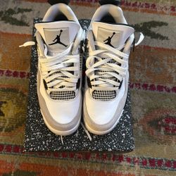 Air Jordan 4 Military Black 
