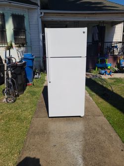 Refrigerator GE