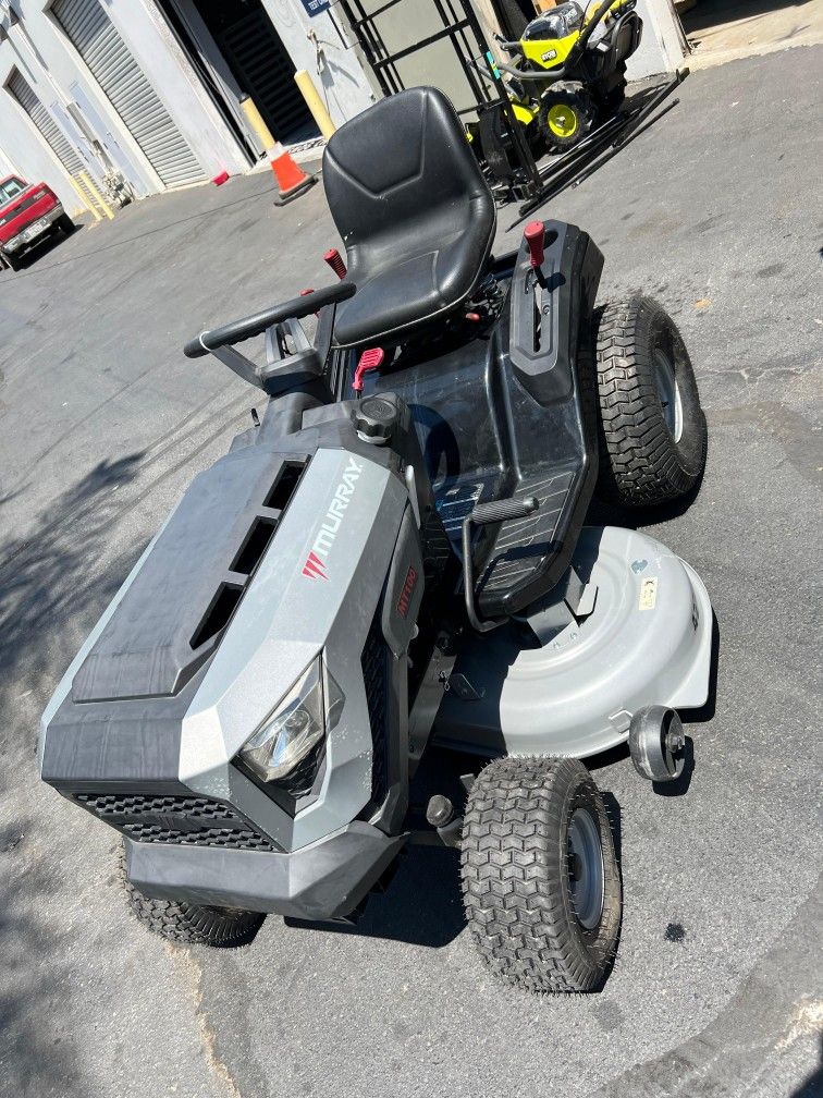 MURRAY GAS RIDING LANW TRACTOR NEW