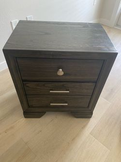 Dark Wood 3-Drawer Nightstand