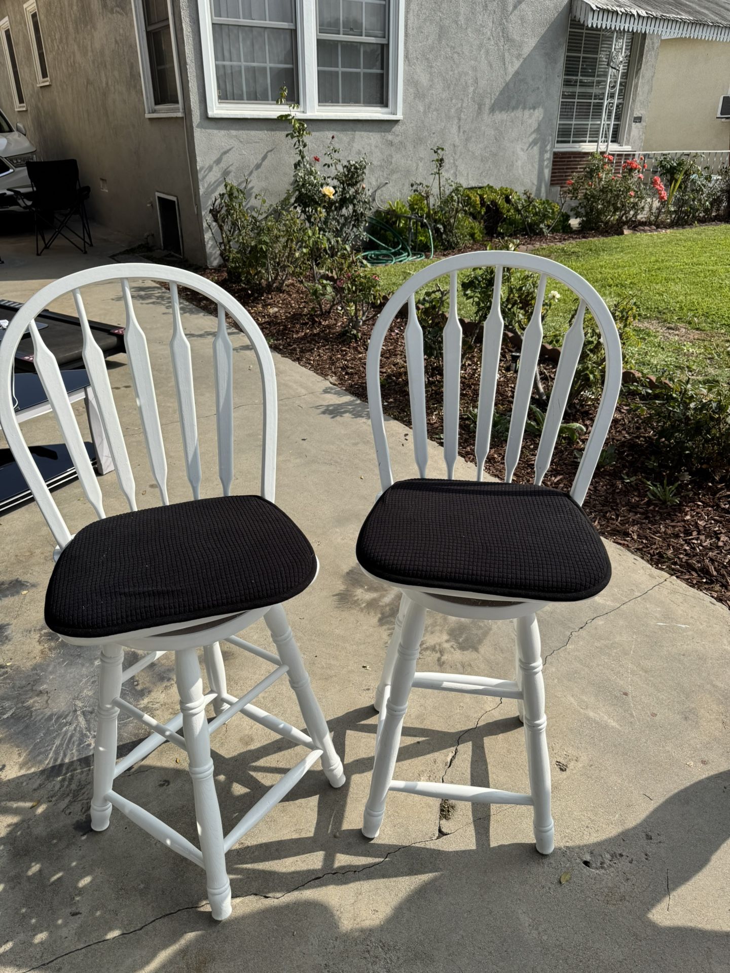 Set of 2 White Bar Stools 