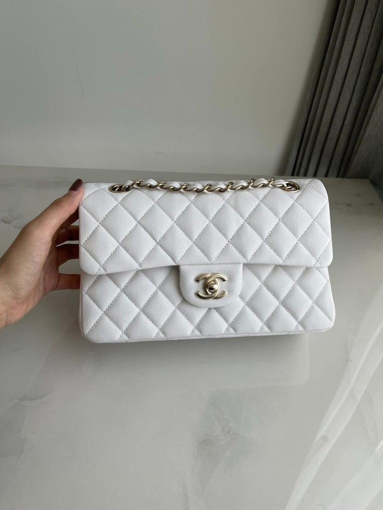 AUTHENTIC WHITE CHANEL BAG FIRM PRICE