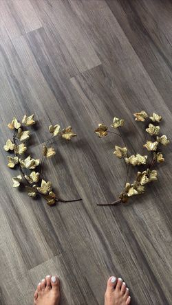 Vintage metal leaves decoration