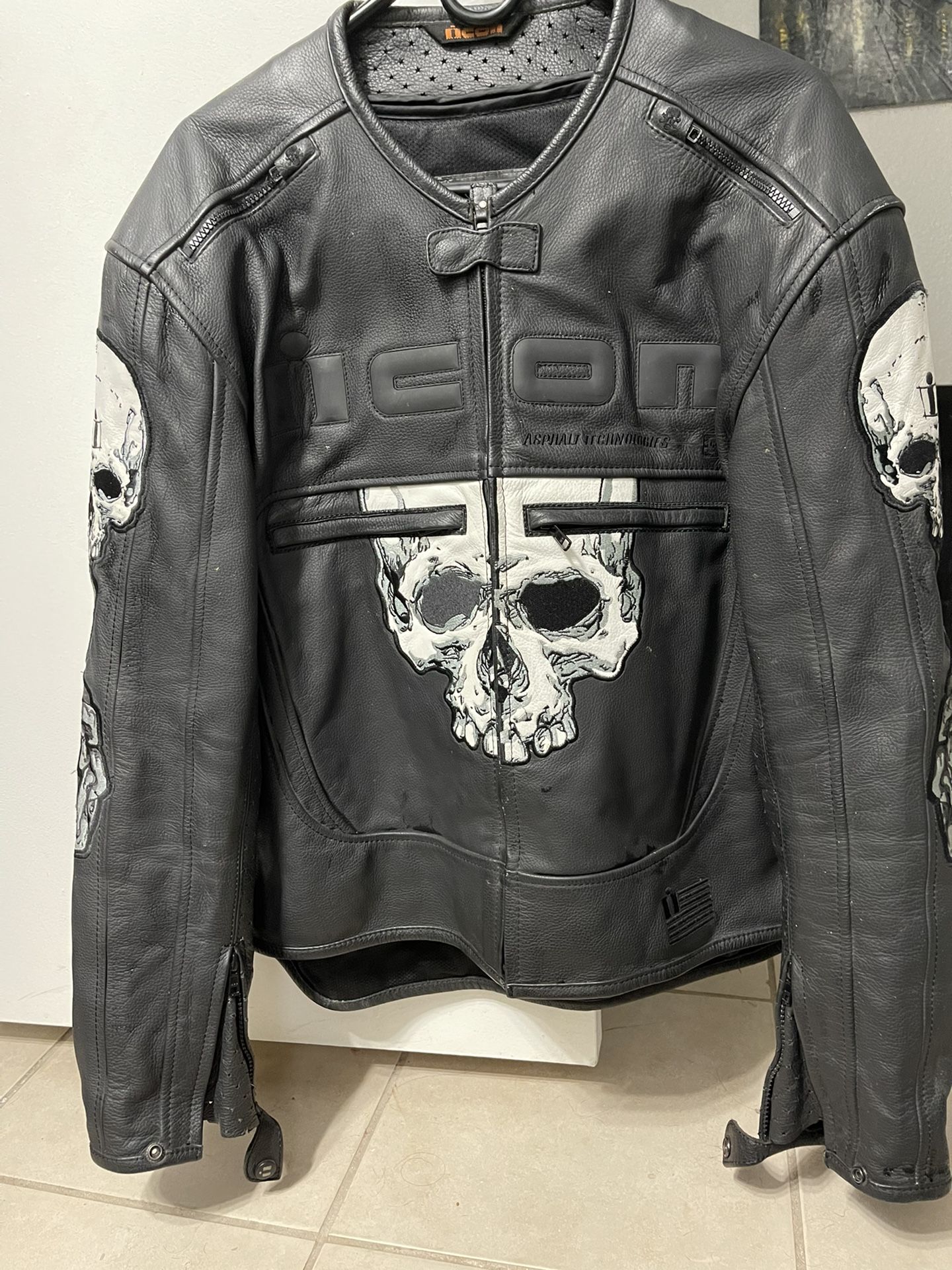 Leather Motorcycle Jacket  Size Large 