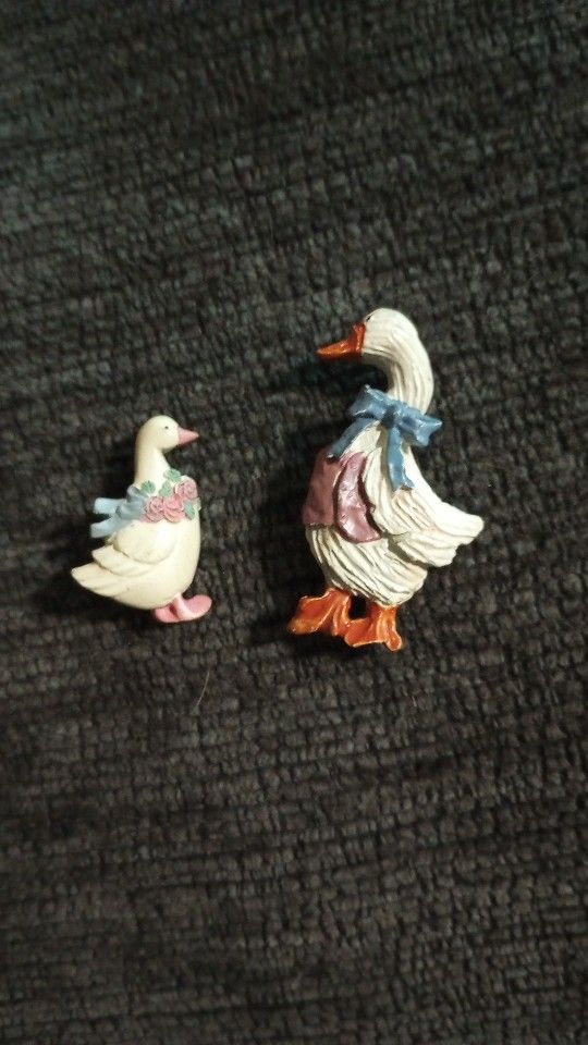 Vintage Goose Brooch Set
