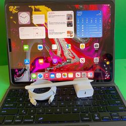 256GB Apple IPad Pro 12.9” 3rd Generation (Face ID/Liquid Retina Display) with keyboard, stylus Pen & Accessories