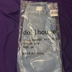 Woman Curvy Skinny Jean
