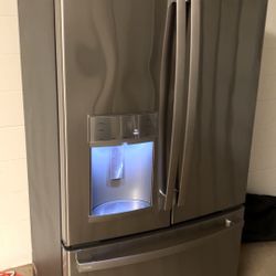 Like New Ge Fridge 22.1 Cu. Ft