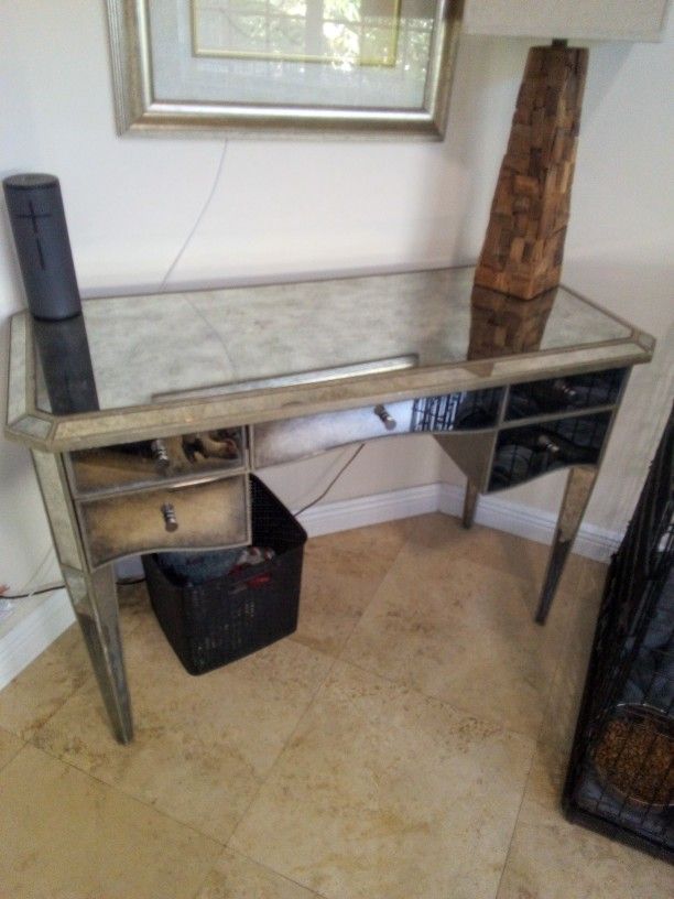 Mirrored Office Desk. 