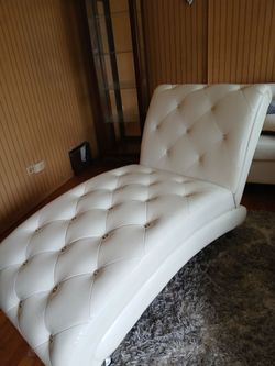 CHAISE LOUNGE CHAIR
