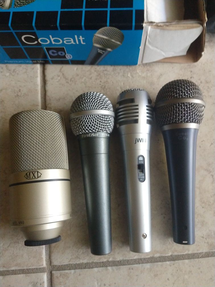 4 vocal microphones