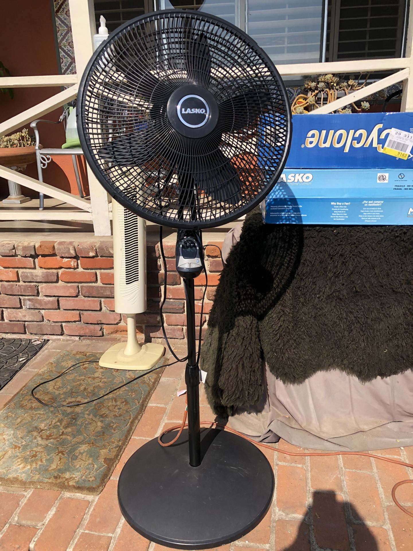 PRICE IS FIRM Lasko 18” Pedestal Fan Adjustable Height 3-Speed Oscillates (turns left and right) NO REMOTE MODEL  45  You are more than welcome to tes